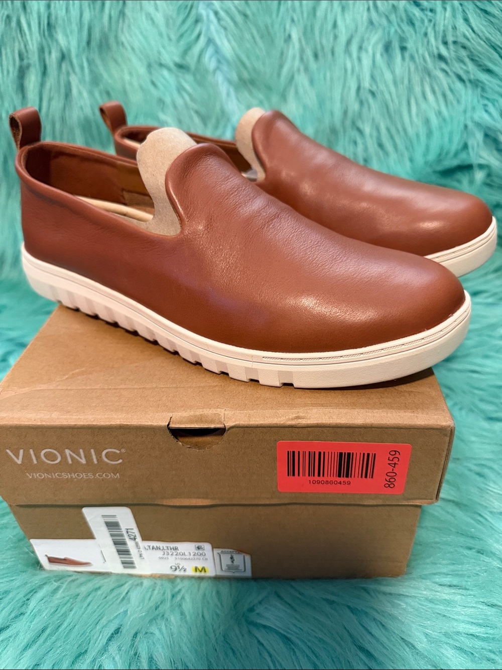 NIB Vionic Womens Uptown Willa soft Tan Leather Loafers/Moc Shoes size 9.5
